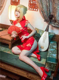 Rabbit playing with sister Ying and red cheongsam(42)